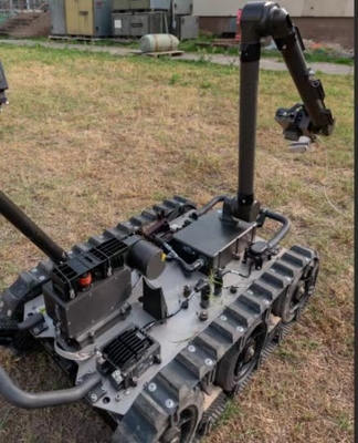 อาวุธยุทโธปกรณ์กำจัดวัตถุระเบิด Eod ทหารรวมถึงร่างกายเคลื่อนที่และระบบควบคุม